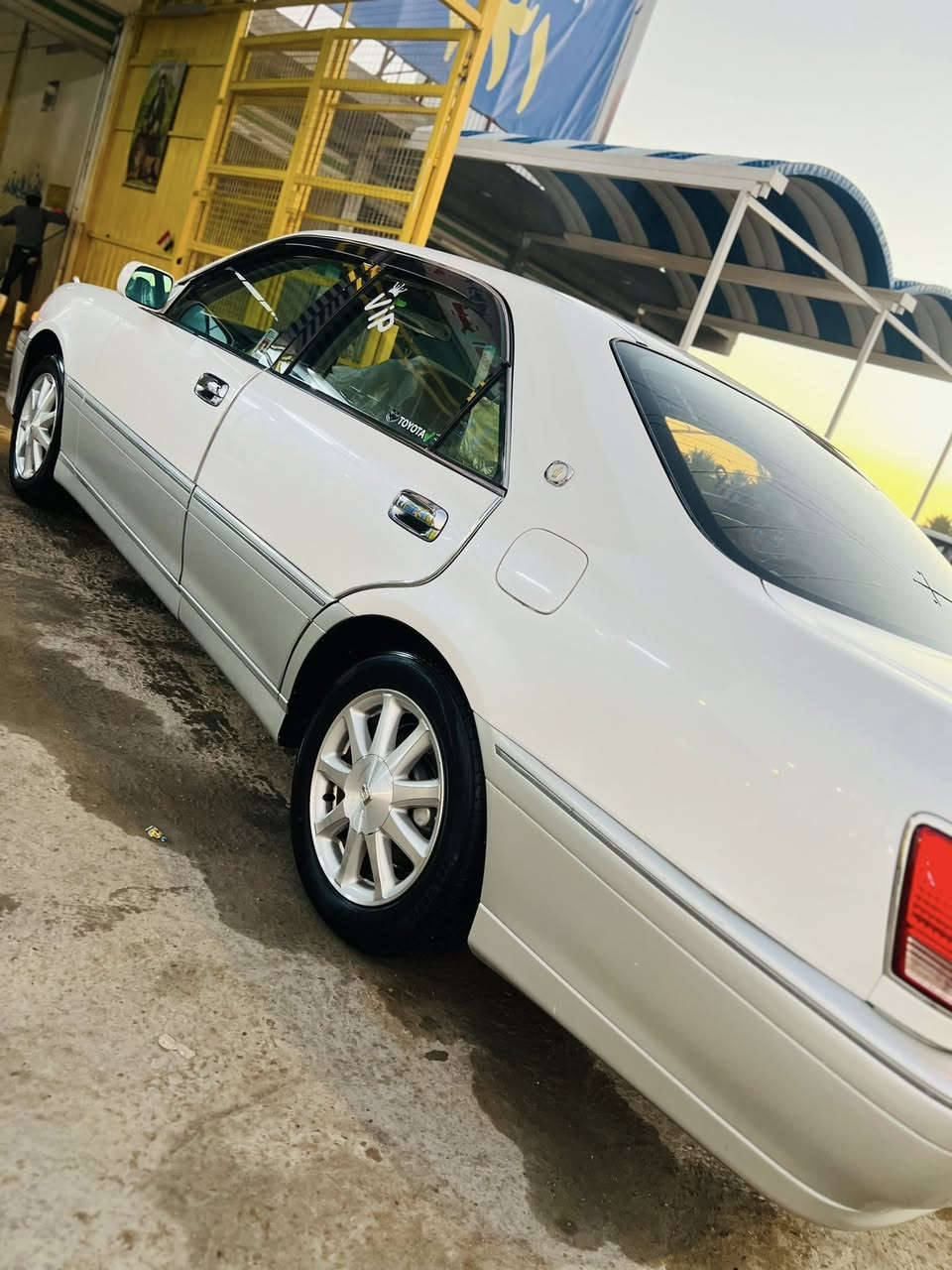 السعر ١٦٥ وبيها مجال بسيط
السلام عليكم

كراون ملكه 2002 كفاله

رقم بآبل نكليزي بسمي مداور ثاني يوم السياره اخت الزيرو 

شاصي 75مكينه ديفور الكبير 

تحويره نجف فوك جوه

4دكم 

تبريد خلفي 

ثلاجه 

برده خلفيه 

كراسي 4كهرباء 

تخم تاير جديد 

حداديه جاهزه

سياره جاهزه من كلشي 

المكان بإبل الرقم ***********
