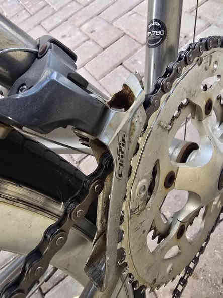 بايسكل فافون رود c700
السلام عليكم
 بايسكل رود c700 
نظافتة كبالكم بالصور 
بدالات باليدة شيمانو كلارس والعكرب والبدال الامامي هم شيمانو كلارس 
وياه جوبين احتياط 
للبيع بسعر ١٤٠ الف متعرف اسعارهن لتعلق 
مكاني عطيفية 
***********
