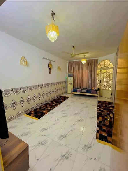 بيت مساحه 120 متر  طابو ملك صرف سكني
قاطين  
بناء حديث بلوك 

يتكون من 
استقبال 
ومطبخ 
وصاله  
1وغرفه جوه. 
وخدمات داخليه 
وخدمات خارجيه 
2وغرفتين كبار فوك 
وخدماتهن 
وبيتونه 
وسطحين 
  
منطقه الانتصار مقابيل مستشفى حماد شهاب 
قبل مرور الحسينيه 

مكتب الموسوي للعقار 
التصنيع بدايه شارع 25
***********
