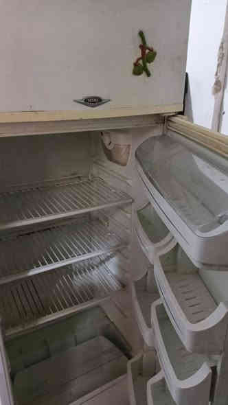 ثلاجة عطلانه ماعرف عطلها شنو ب٥٠ بيها مجال بسيط الرقم*********** مكاني حي حر
