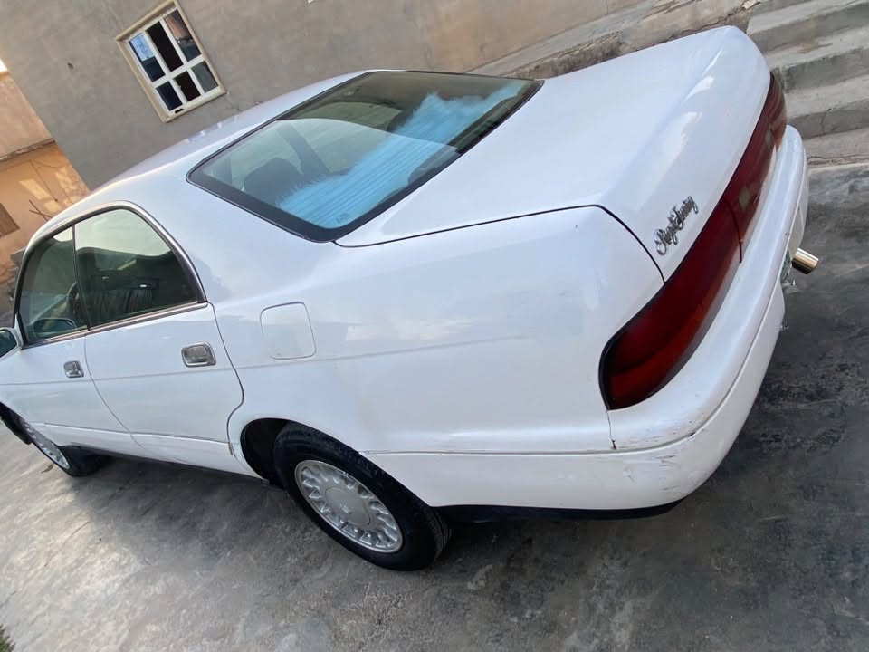 السلام عليكم بطه للبيع موديل 1993
محرك كير 2500 تبريد شرط ثلج 🧊 
دوشمه جديد شادها صدر تايرات دشبول باتري كلو نضيف السياره متعوب عليها مال جناي حلوه ونشطه كلشي مايعوزها ما تصرف عليها لو ربع بيها صبغ مكانات السعر ٤٠ وبي مجال قليل 
هاتف ***********
