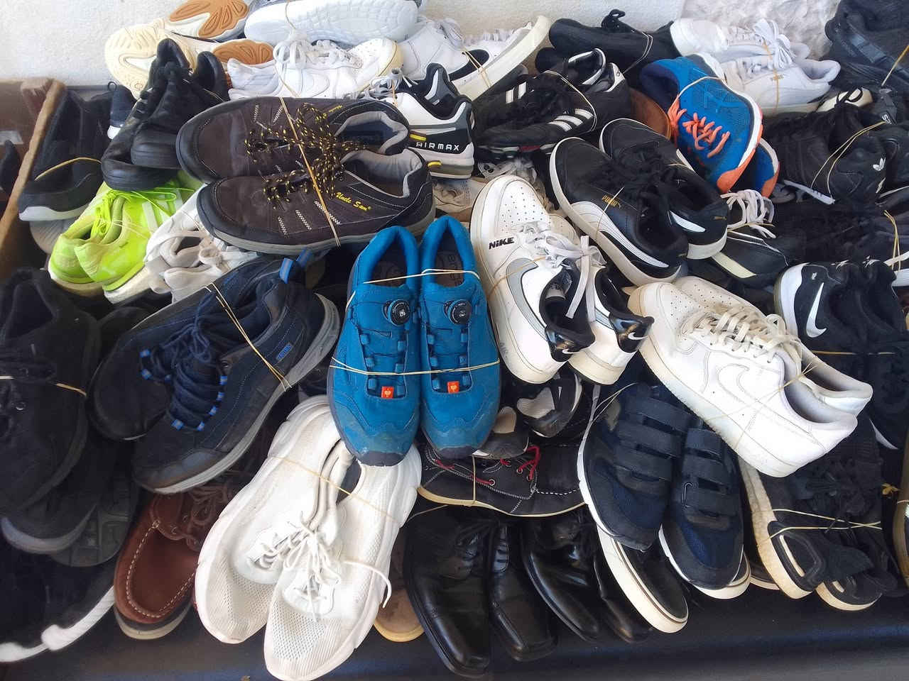 متوفر 150جوز رجالي اوروبي 
100بوت رياضة 
50 كندرة فيھا نسبة تب سايدر
3دنانيرررر الجوز
0779562101


**إذا كنت صاحب هذا الإعلان وتريد حذفه لأي سبب، رجاءا أرسل رسالة إلى الدعم الفني**