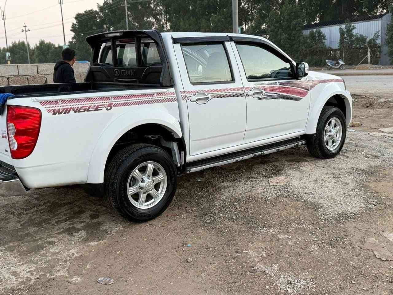 السلام عليكم
كريت ويل2025 سيارة رقم دولي 
رقم مثنى تحويل مباشر.  
‏سيارة كفالة عامة
‏السيارة مدورة ثاني يوم 
 ‏
محرك كير كفاله 
تخم تاير جديد 
‏
‏ السعر150 وبيه مجال للشراي
المكان الشطره قضاء الدواي‏
‏.     ***********
