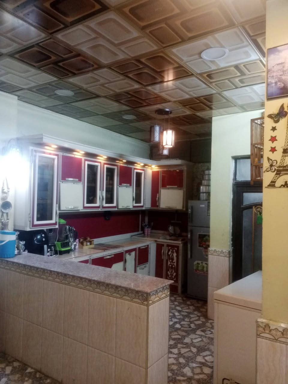 بيت مساحه ١١٠ متر مربع طابو زراعي.استقبال وصاله ومطبخ حار وبارد وغرفة نوم .سعره جوه السوك بهواي .جان موصل اكثر .بس ماجنه ناوين نبيعه وحاليآ عارضي جوه السعر الله شاهد لان توازينه..  ٤٥ مليون . بناء درجه اولى صب .طابوق جمهوري .حداديه تسكام .كاشي تسكام ابو المرمر .الواجها مغلفه سيراميك حجري .. البيت نضيف.والشارع تبليط .الله شاهد جيرانه ذهب .بس عدنه ظرف  وقررنه نبيعه  . عنوانه كوفه نفق المختار  مقابيل بانزين خانه ريبال بالجهه الثانيه شارع مخزن الموز مجاور اسواق المرتضى...وسعره مناسب قياسآ بالمنطقه وبالبناء مالته . . هذا رقمي الي يحب يتواصل واتساب ***********
