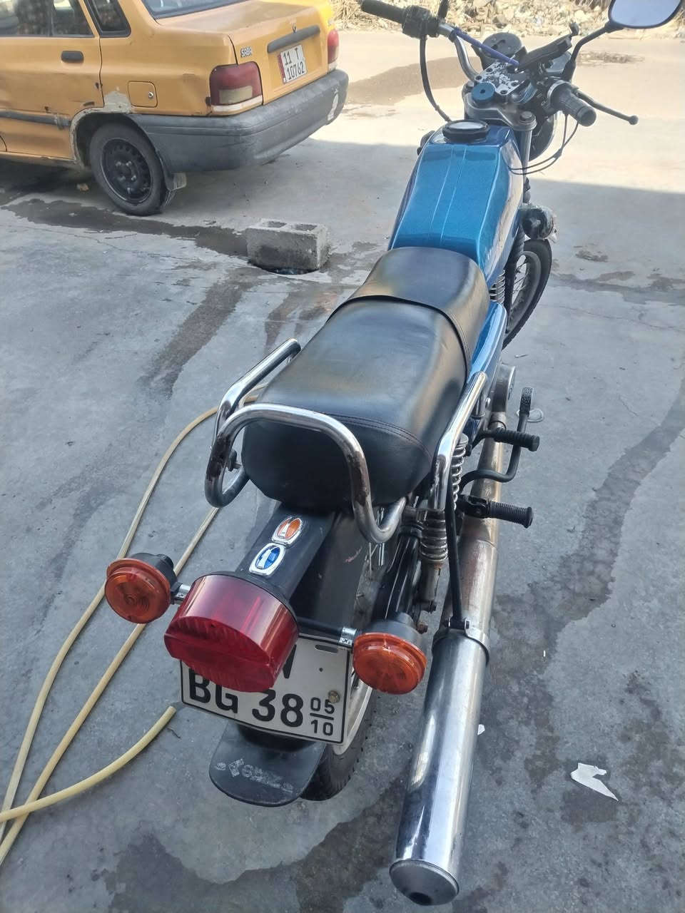 السلام عليكم دراجه مزت ٨٢ دراجه حلوه ونضيفه مثل مام وضحه بل صوره دراجه كلشي ماناقصهه للبيع السعر مليون ٣٠٠ وبيه مجال عنوان بغداد التاجي ٢٤ ابو عضام رقم الموبايل ***********
