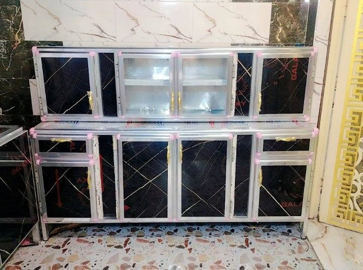 كاونتر مترتين  3 قطع
سنك متر و 10 
اخو الجديد 
استفسار 
***********
بلد شارع الامير
