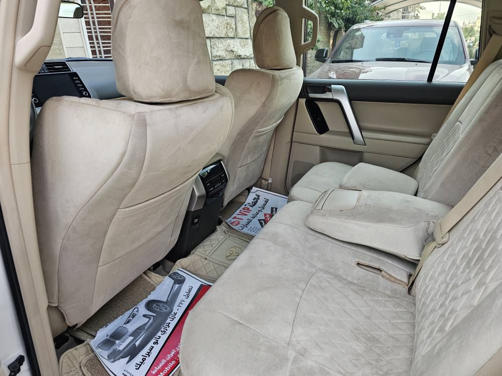 برادو  ٢٠٢٣ ،vx , ساز، باب ثاني 
جديدة جدا ،رقم اربيل تحويل مباشر 
فول الفول عدا الاربع كامرات والمقاعد الخلفية مو كهرباء 
موقع السيارة بغداد 
السيارة مكفولة من الصبغ والبارد والفتح والدبل كوت فقط شخط مال خباثة بالجاملغ الامامي والباب الخلفية 
الاتصال /***********
*********** بغداد, العراق
