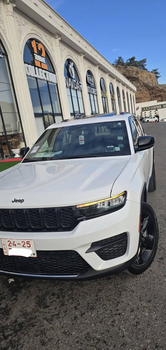 جيب كراند شيروكي 2023 بلاك توب BLACK TOP
6 سلندر  4×4 دفع رباعي 
ماشية 12 فقط
بيها مكانين كرت فقط..

فتحة سقف ( سلايت )
رادار امامي( تثبيت مسار مع مانع تصادم )
رادار جانبي( نقطة عمياء )
حساسات خلفية مع مانع تصادم 
كشنات كنتارا وجلد 
شاشة أبل كار بلي واندرويد اوتو 
كشنات وستيرن تدفئة 
شاحنة موبايل وايرليس 
تشغيل عن بعد 
شفتات 
هاند بريك كهربائي 
وضعيات قيادة 
اوتو ستارت ستوب ( انطفاء ذاتي )
صندوق كهربائي 
ويل قياس 20 بلاك 

كاتي بدون رقم تترقم شمالي  ( اربيل دهوك سليمانية )

السعر : 285 وبيها مجال 
المكان : دهوك
***********
***********
اتصال أو واتساب
