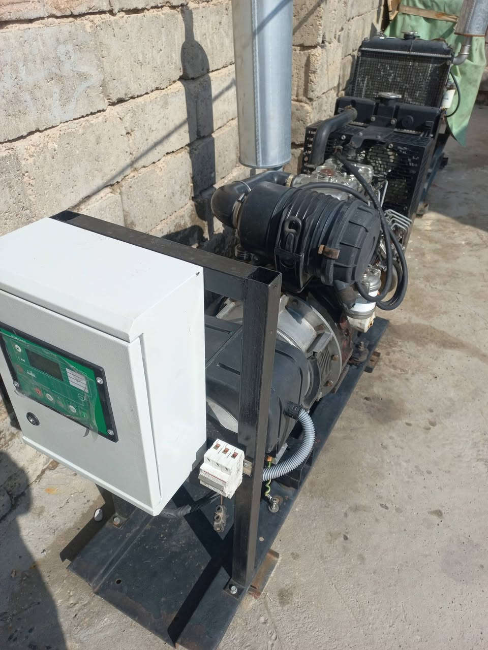 مولد بيركنز بزون ٤ سلندر 
٢٠ كيفي ٣ فيز نظام شاشه تشغيل واطفاء ذاتي 
الانبار /الفلوجه  ***********
***********
