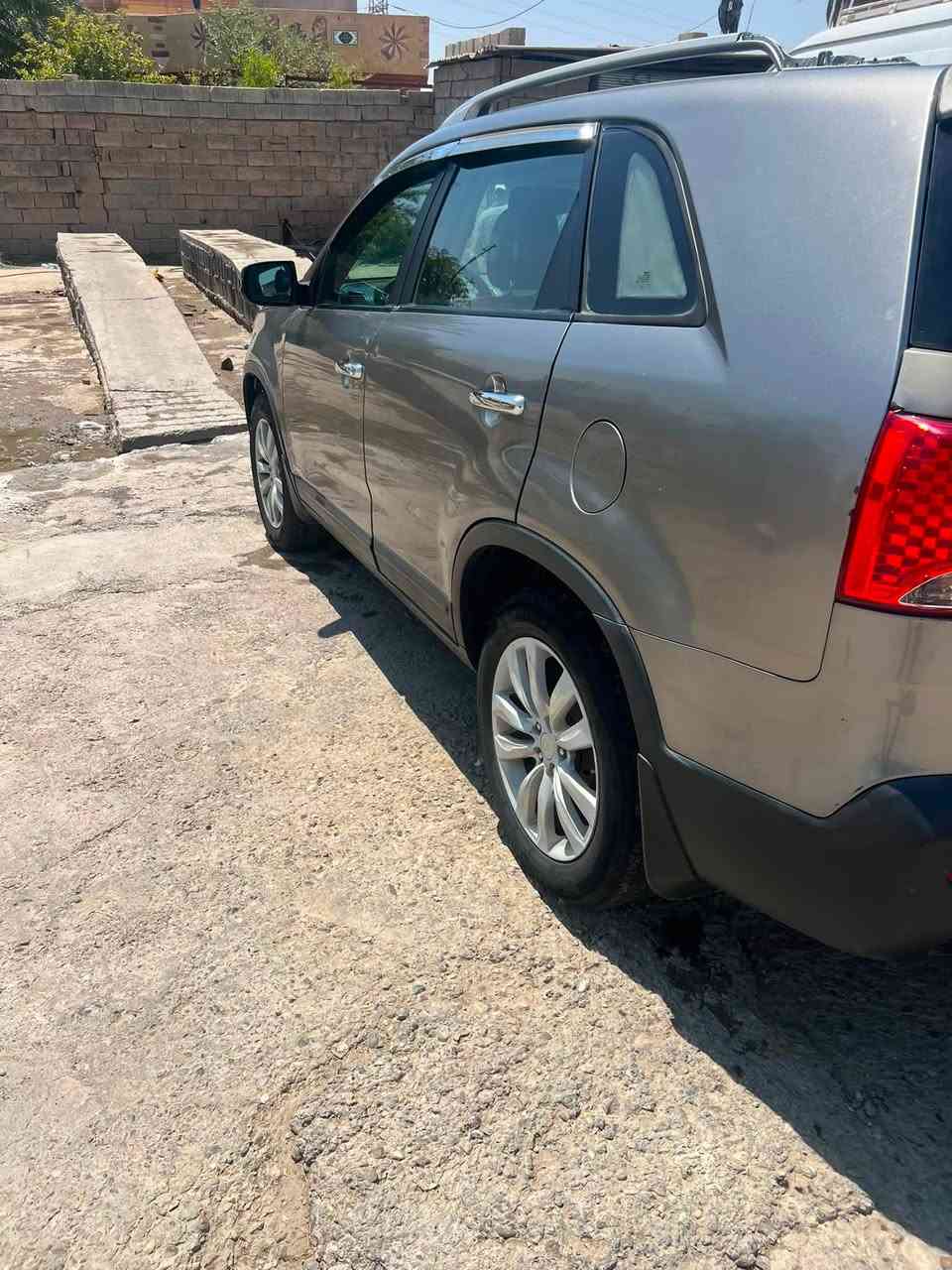 السلام عليكم سورنتو وارد أمريكي للبيع  ٢٠١١ فول مواصفات السياره محرك سته ٧ راكب تشغيل بصمه أربع قطع بيه  لاستفسار الاتصال على الرقم ***********
