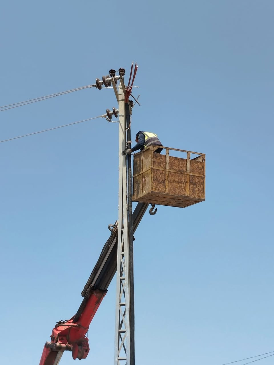 ⚡ أعمال كهرباء متكاملة – تنفيذ باحتراف وثقة ⚡
ننفذ جميع أعمال الكهرباء للأحياء السكنية والمجمعات والمشاريع الخاصة، من الأساس وحتى التشغيل الكامل:

🔹 نصب أعمدة الكهرباء
🔹 تمديد الأسلاك الهوائية والأرضية
🔹 تمديد كيبلات الضغط الواطئ والمتوسط
🔹 تركيب المحولات الكهربائية
🔹 تنفيذ شبكات الكهرباء للمجمعات السكنية
🔹 صيانة ومعالجة الأعطال
🔹 العمل وفق المخططات الهندسية المعتمدة

✅ التزام بالمواصفات الفنية
✅ معايير سلامة عالية
✅ سرعة في الإنجاز
✅ أسعار مناسبة وخبرة عملية

📞 للتواصل والاستفسار:

[ *********** ]

⚡ الجودة أساس عملنا… وثقتكم هدفنا
