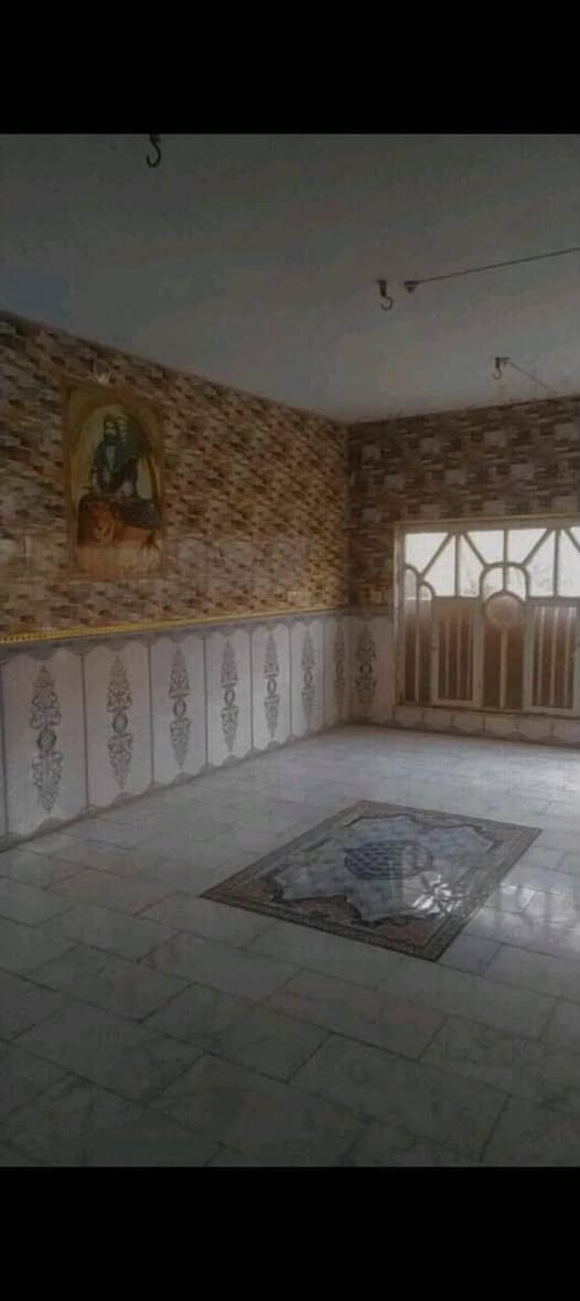 بيت للايجار طابقين 5 غرف مقابيل التربيه  قضاء الهاشميه ب95 السعر350 الف للتواصل ***********
