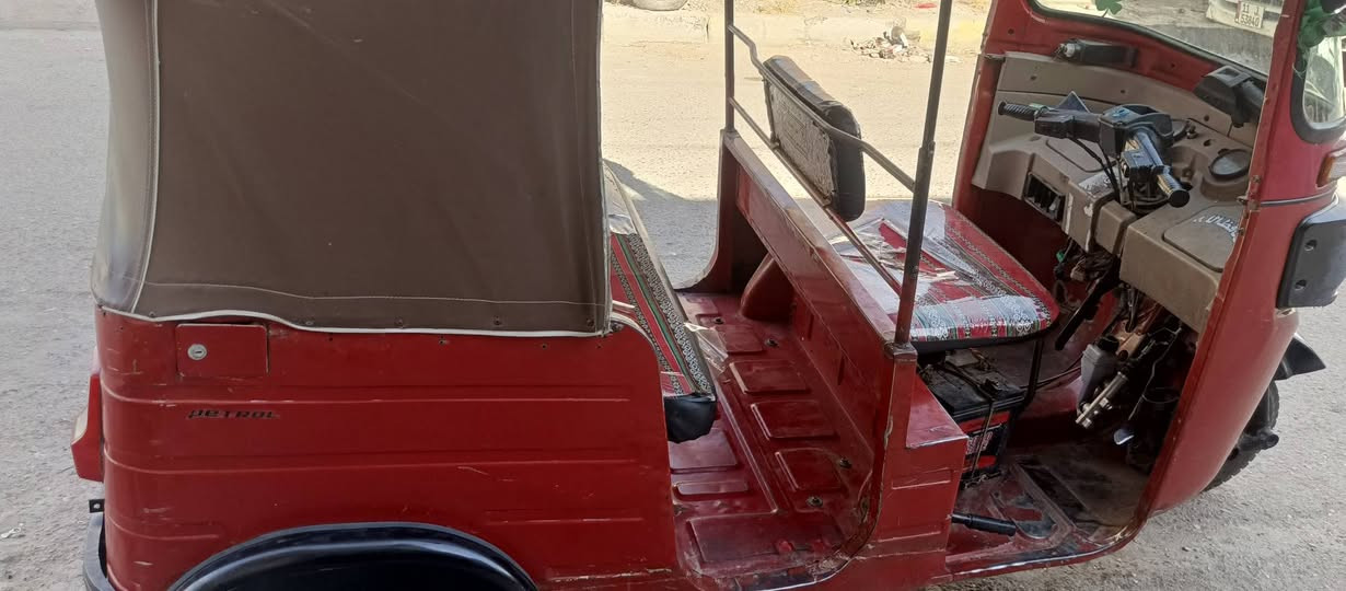 تكتك 2018 رقم السنويه بسمي ثاني يوم تحويل تكتك بلادي قطرت صبغ ما بيها وما بيها خياسات محرك هسه مجفت ناعم كهربائية شغاله تخم تاير جديد اصلي جبلي السعر 5800 العنوان الكمالية شارع الأصفر الرقم ***********
