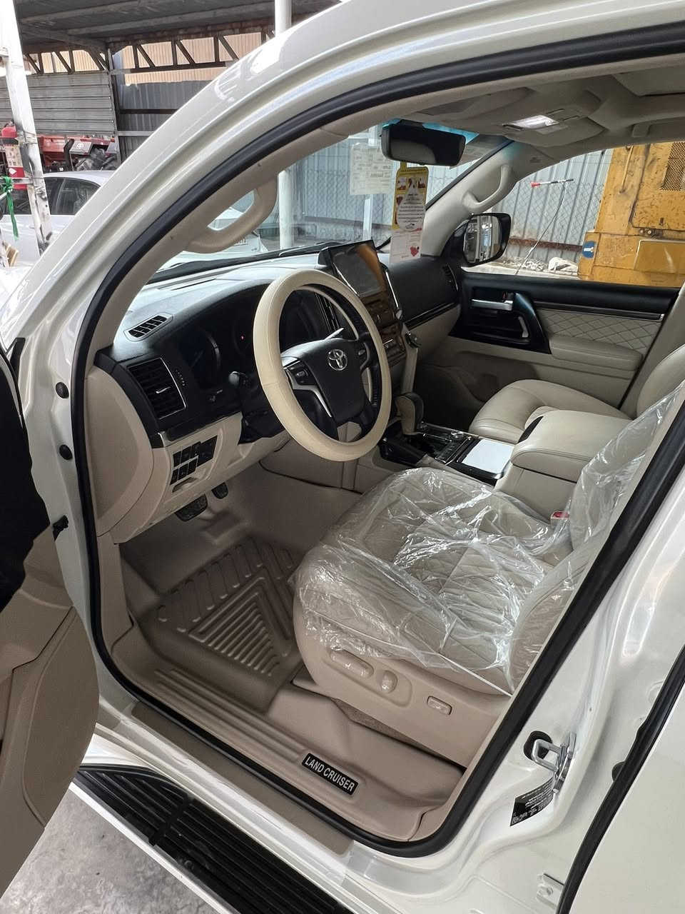 السلام عليكم
لاندكروز
موديل20
شركت ساز 
فول مواصفات
6سرندر
كفاله عامه
رقم اربيل 
واسط الزبيديه
***********
