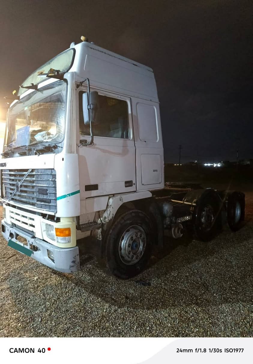 سيارة فالفو 12F سياره نظيفه مابيه شي سياره مابيه لا صبغ لا حادث بس سياره مابيهه أرقام
رقم. ***********
