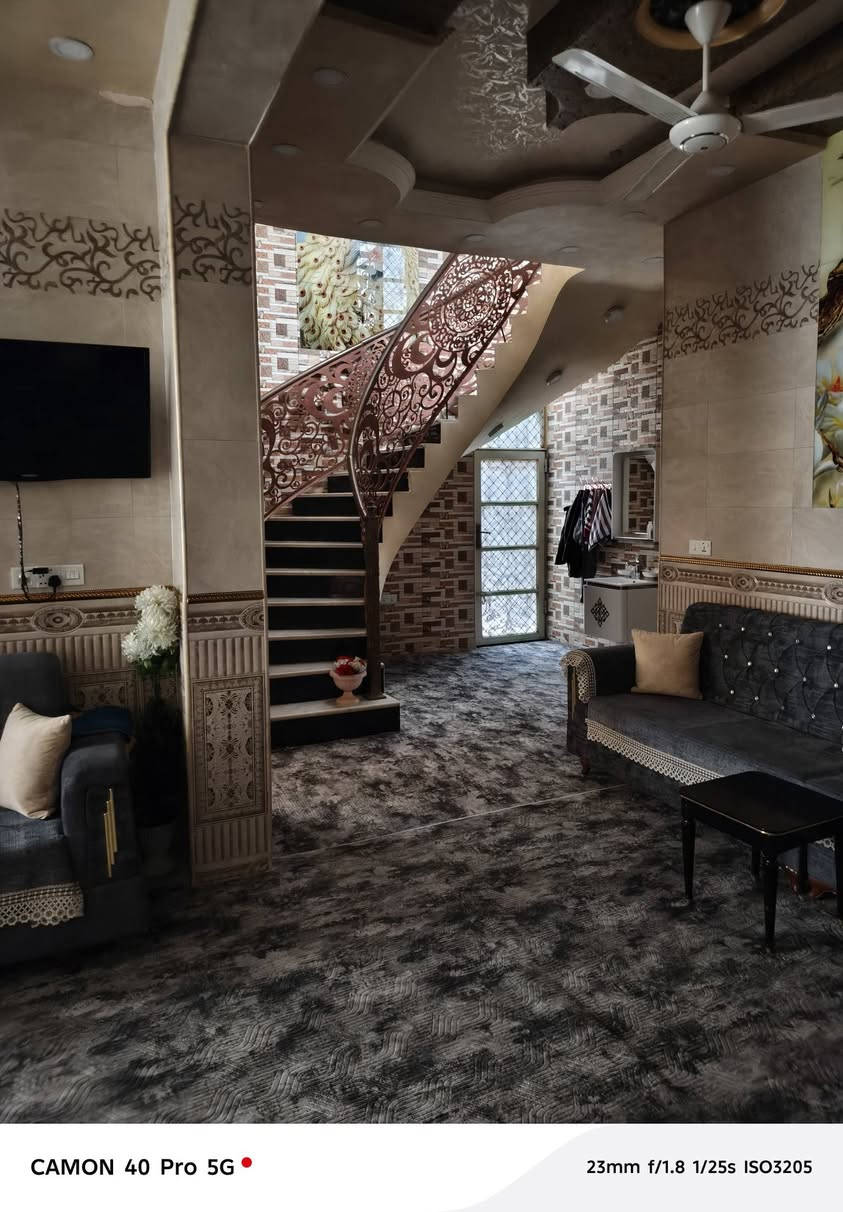 ‏دار للبيع طابو صرف
‏حي الجمعيه 
‏
‏المساحه 290
‏
‏واجهه 14 ونص 
‏النزال 20
‏
‏الطابق الاول 
‏غرفتين نوم صاله مطبخ كلدور مجمع صحيات 
‏حديقه طارمه 
‏
‏الطابق الثاني 
‏3غرف نوم كلدور كل غرفه بيها مجمع صحيات 
‏+ صطح عدد 2
‏بناء سنه 2022 البيت كله سقوف مغربيه 
‏
‏العنوان قرب مدرسه الاقصا 
‏الاستفسار خاص او اتصل ***********
‏او مراجعه مكتب الخارطه في حي الطياره شارع 25
