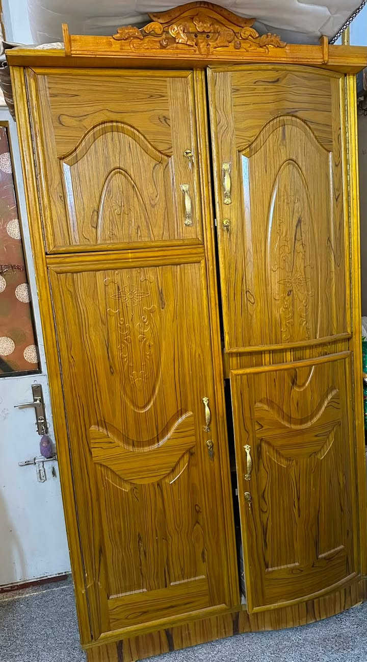 عارضه ب٦٠الميكرويف٥٠كنتور بابين١٥٠سريرنفر ٥٠ المكيف٢٥٠سبلت كري طنين نفيرتر٤٥٠سرير نفرين ١٠٠ميز طعام ١٠٠ كنتور ٥باب ٢٢٥ مرجوحه ٥٠ شاشه ٣٢بلا نت ٦٥بوفيه١٠٠مبرده ٦٥ توصيل اكو 
***********
