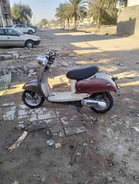 السلام عليكم دراجه عبد الحليم كلاسيك للبيع دراجه نظيفه كهربائيات كلها شغاله كيج سرعه شغال كيج بنزين شغال سلف هندر معدل دك 60 مكان مدينه الصدر سعر 175 وبيها مجال للطيبين الرقم ***********
