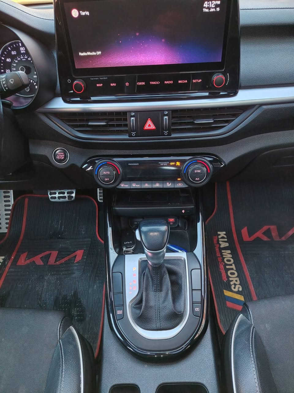 سلام عليكم ..
فورتي موديل 2022 جي تي لاين
معروفة مواصفاتها .
محرك 2000 دوش
ماشية 68 كيلو 
بصمة تشغيل وابواب
فتحة سقف
نظام اوتو هول
هاند بريك كهرباء
شحن واير ليس
ترحيب ابواب وصندوق
تحكم ستيرن فول
شاشة وكامرة بلادية
رادار امامي وجانبي
نظام اوتو ستوب
لد خلفي امامي
اشاير مري
تبريد شاشة
بعد بيها مواصفات هواي حادثها بأمريكا بنيد وجاملغ ايمن تبديل  وهنا صبغ 3 قطع للجمالية بيهن جلح واكو شخط باب خلفي بعدة مامعدل على وضعه محرك وكير بلادي  وتقرير الحادث والسونار موجود الي يريد يراسلني خاص رقمها بغداد دولي ... اخوان الله يخليكم اعتقد هذا الشرح يكفي مو تخابرني تگلي شبيها مابيها اني شرحت كلشي ومااجاوب على تعليقات شراي تجي ومن عيوني  سعرها 135 بيها مجال حق جيتك وتدلل مكاني بغداد .
***********
***********
