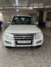 باجيرو 2017حبتور صدفي سياره كفاله من الصبغ والضربه جديده كفاله من كلشي...