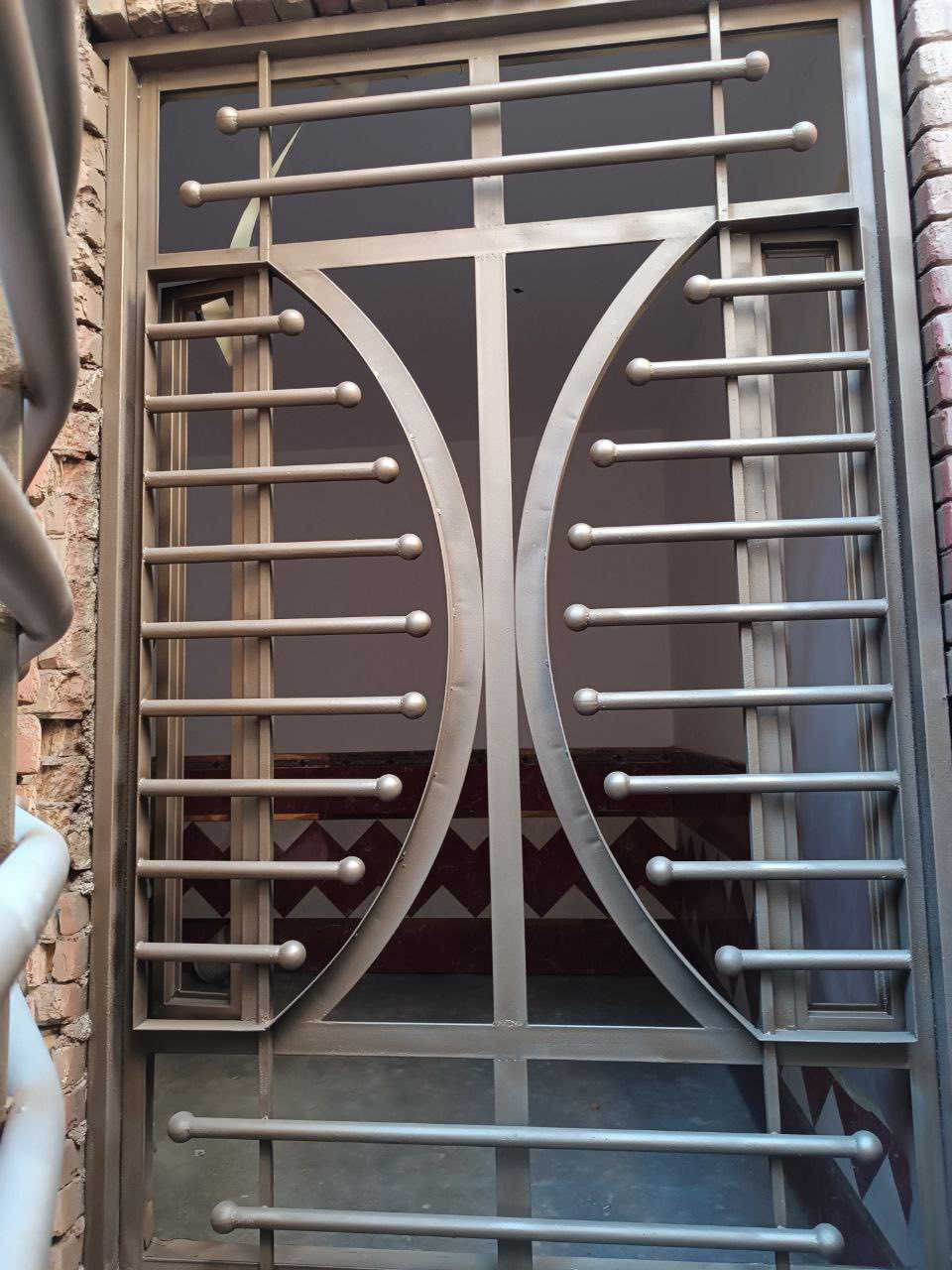 سلام عليكم صباغ بيوت وحديدً بانسب السعار ***********    📞📞📞  ***********
