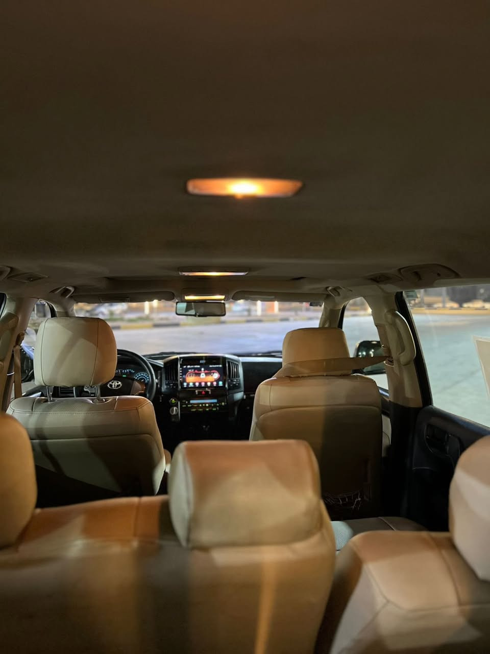 سياره الاندكروز سوده
كلش نضيفه بيه المدكر فقط ضربه 
بردات خفيفه مكينه طابوكه جديده التبريد فول المديل 11 السعر 310 بيه مجال الشراي تحويل ثاني يوم ***********
