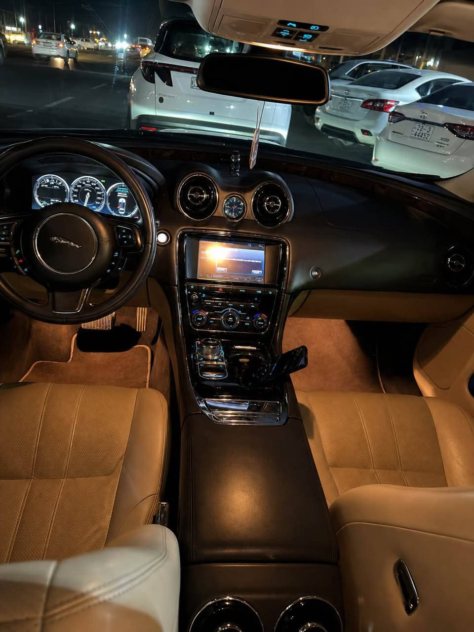 جاكور XJL
موديل 2012
محرك8سلندر المرغوب بدون تيربو بدون سوبر 
بانوراما 4كشنات تدفئه تبريد 4كشنات كهرباء 
بردات 3
دعاميه خلفيه صبغ فقط فول مواصفات 
رقم اربيل الجديد سنويه لل2028تحب وكاله تحب تحويل 
يعني الجمال والمتانه والاناقه تنجمع بسياره جاكور متعة القياده السعر 128 ورقه 
بيع او مراوس 
مكان السياره بغداد 
*********** بغداد, العراق
