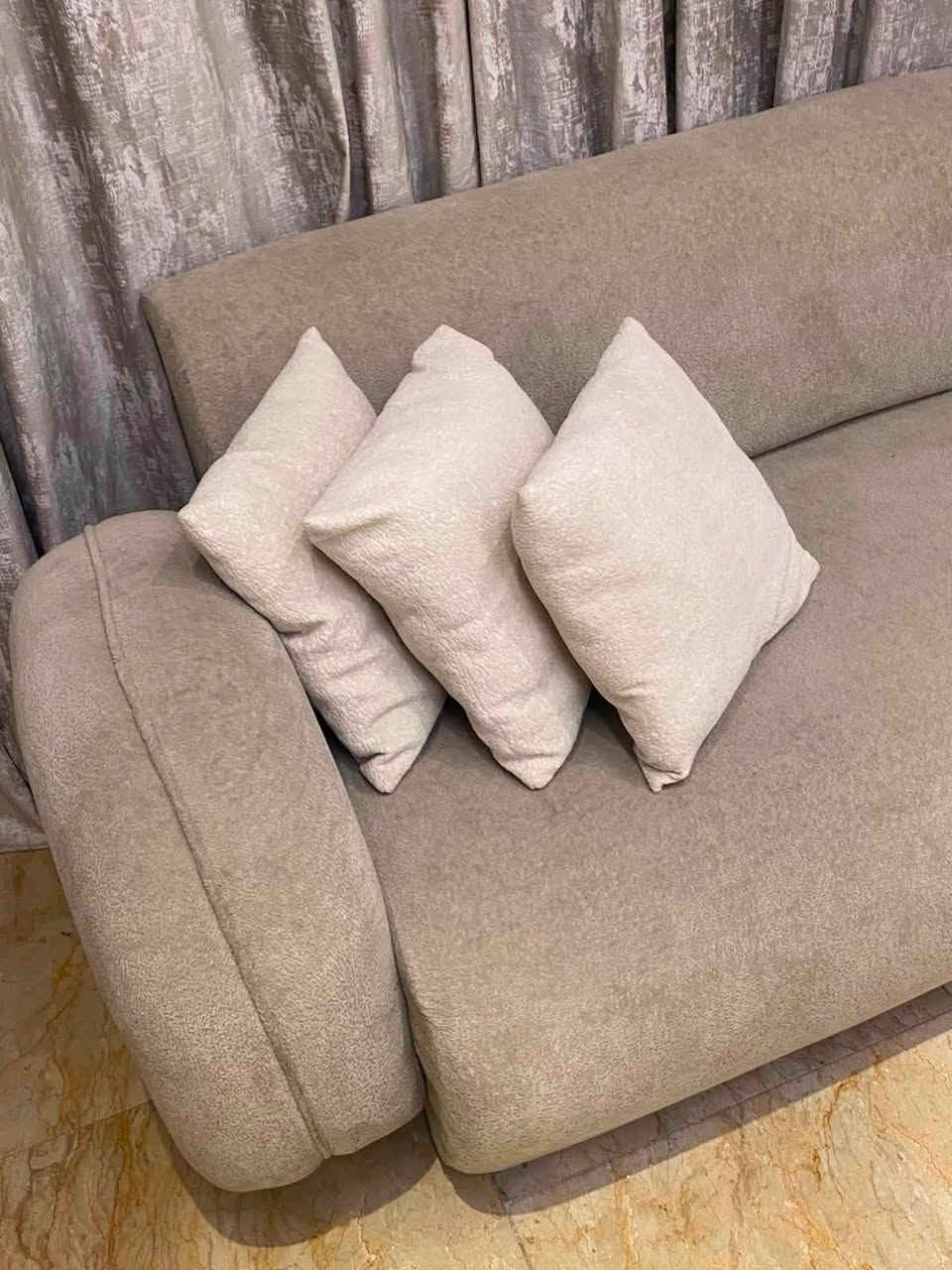 للبيع – كورنر مودرن 🤍
✨ كورنر نظيف جداً، بحالة الجديد.
🛋️ تصميم عصري ومريح، قماش عملي وناعم
💰 السعر: 650 ألف دينار
📍 العنوان: بغداد – حي الجهاد


**إذا كنت صاحب هذا الإعلان وتريد حذفه لأي سبب، رجاءا أرسل رسالة إلى الدعم الفني**
