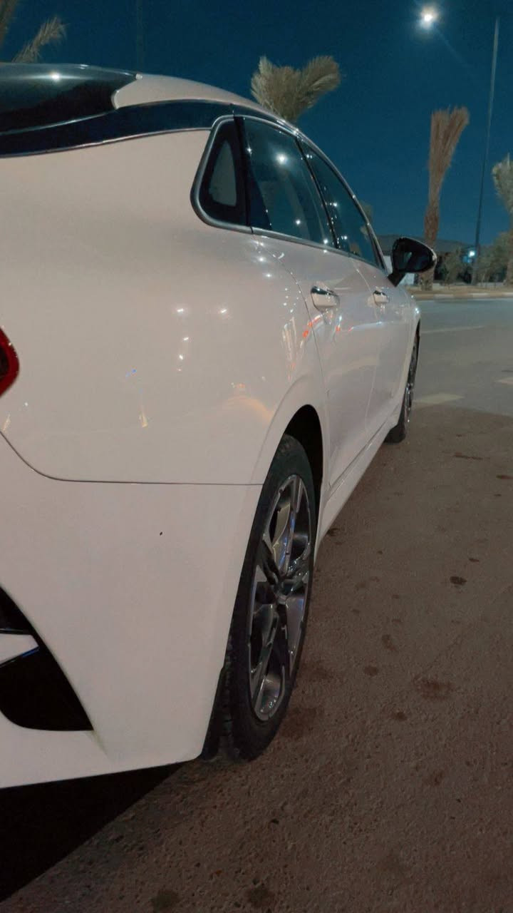 السياره خليجيه ماشيه 67الف السياره فول اباسمي تحويل ثاني يوم والسونار مرفق ويه الصور سعرها 200(شدتين) مكاني الدوره
***********
