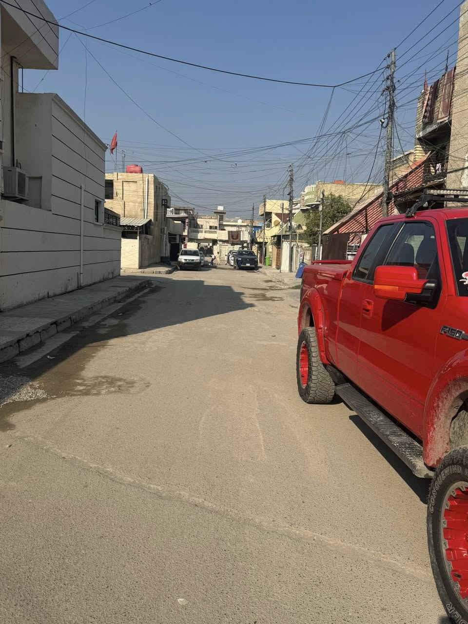 يا الله مشتمل الايجار مساحه ١٠٠ متر المشتمل يحتوي على غرفتين نوم وصاله ومطبخ ومنور وخدمات
الموقع حي الجهاد مربع الفين 
الاستفسار اتصل على ***********
