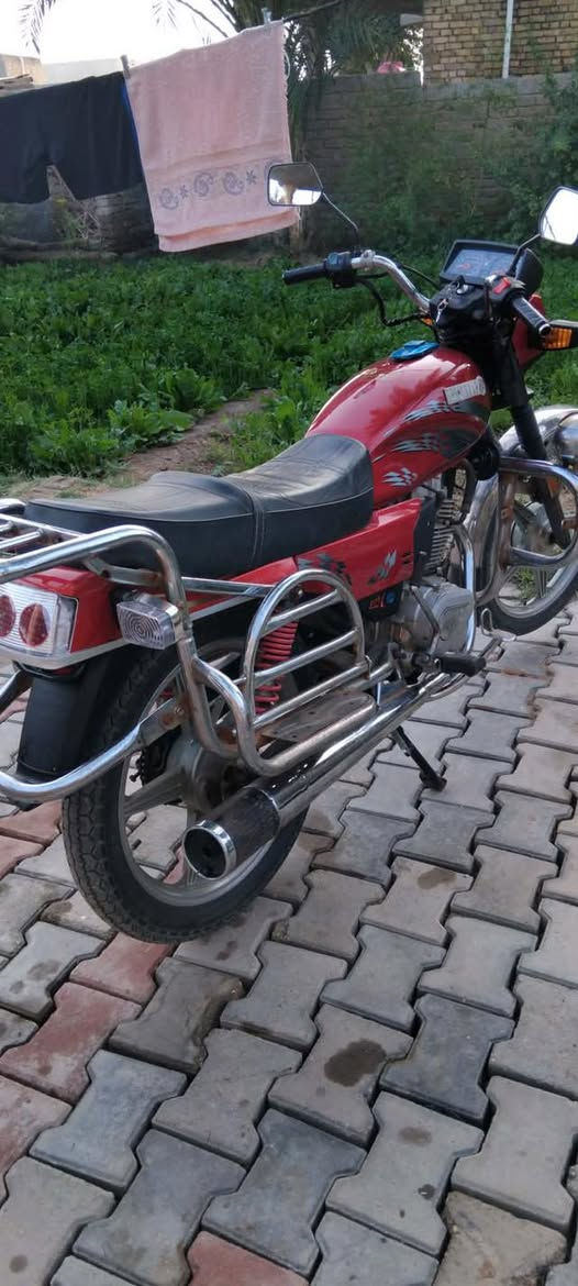 دراجة فيوم موديل 2013 أصوليه وبلادية ،، اوراق كاملة عمار ابراهيم ،، معمره تعمير جديد قبل اسبوع ،، تانكي وصفاحيات ،، ماصده دشبول اشياير ،، باتري جديد كهربائيات كامله مكمله ،، كشن جديد ،، دراجة مرتبة مال جناي (السعر 600 بيها مجال للشراي) العنوان ،، الكوت / الدجيلي رقم هاتف ***********
