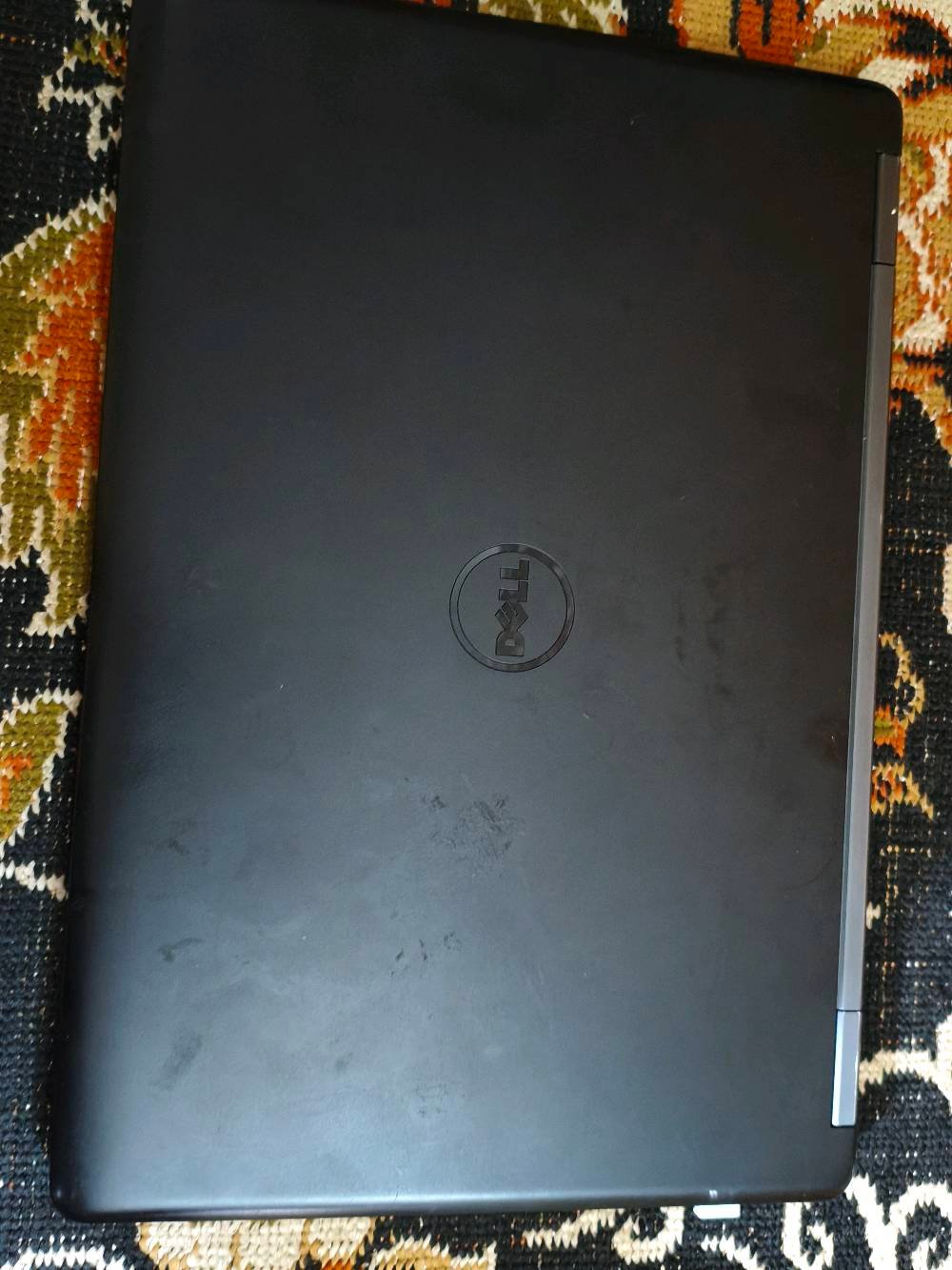 
ما هي حالة البطارية؟: 
جيده
هل يوجد ضمان مع الجهاز؟: 
نعم
وين موقعك لليحب يجي يشوف اللابتوب؟: 
حي اور
هل هناك أي مشاكل أخرى غير المذكورة في الجهاز؟: 
3 دكم مشلوعات فقطط
هل يتوفر أي ملحقات إضافية مع اللابتوب؟: 
نعم ماوس كيمنك ضوئي