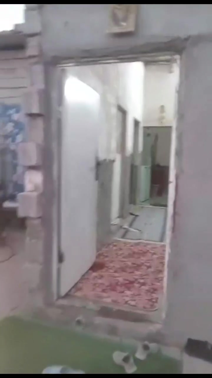 سلام عليكم بيت البيع مساحه 150برضويه قريب على سيطره القايش البيت بي غرفتين وصاله وصحيات البيت  جديد سعر 60 وبي مجال  ***********
