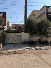 للبيع قطعة ارض مساحه 300م في حي البنوك خلف الفتلاوي محله319 الواجه 10م...