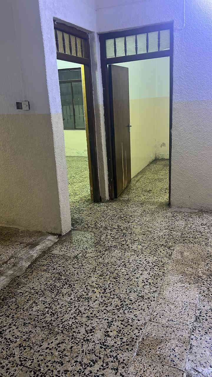 السلام عليكم للايجار بيت زائد شقه معزولات درايج وباب مساحة البيت 200 متر
غرفتين وهول واستقبال ومطبخ والشقه غرفتين وهول ومطبخ القادسيه الثانيه بين مدرسة زهرة المدائن وجامع النعيمي

***********
***********
