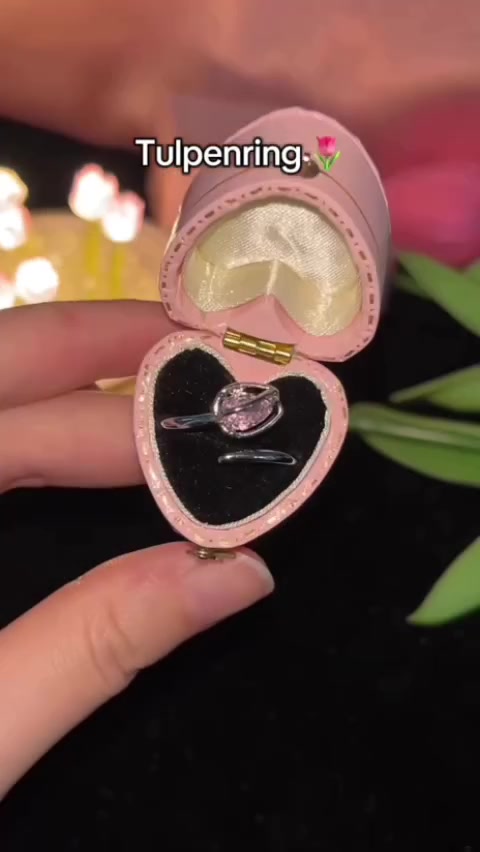 🌷✨ محبس التوليب ✨🌷

التوليب... أناقةٌ تُزهر في التفاصيل.

💍 تصميم أنيق مستوحى من جمال زهرة التوليب
✨ لمسات راقية تناسب جميع الأذواق
🎁 خيار مثالي للإهداء والمناسبات

اجعلي إطلالتك أكثر تميزًا بقطعة تجمع بين الرقة والفخامة 🌷🤍

متوفر الآن لدى:
@amber_2musk

📩 للحجز والاستفسار عبر الرسائل


**إذا كنت صاحب هذا الإعلان وتريد حذفه لأي سبب، رجاءا أرسل رسالة إلى الدعم الفني**