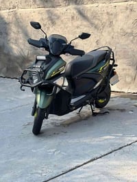 زت ار مديل25 سعرها 2350 وبيها مجال  ماشيه 3000  مستعجل علبيعتها كامل م...