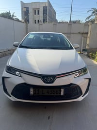 وبركاته كورولا موديل 2025 هايبرد للبيع ماشية 7500 كيلومتر بيضاء اللون ...