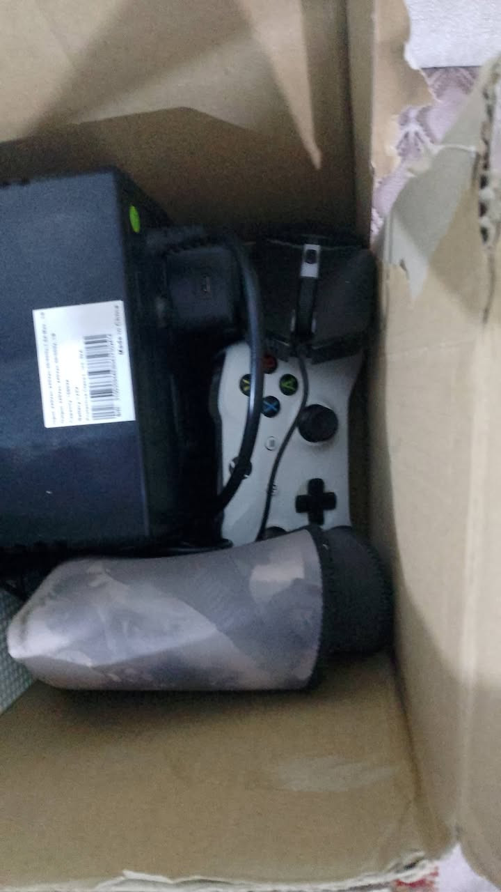 من رخصه الادمن 
اكس بوكس وان اس 
 مع يو بي اس 1500va (80 الف دينار) 
مع يدتين اصليه وتجاريه اضافيه (15 الف ديناير) 
مع قاعده شحن بطاريات وبطاريه (30 الف دينار) 
و
مع ماوس وكيبورد (20 الف دينار) 
مع ماوس باد 
بس الاضافات ب 150 الف
السعر 250 الف دينار قفل مستعجل.
او مراوس ب ايفون


**إذا كنت صاحب هذا الإعلان وتريد حذفه لأي سبب، رجاءا أرسل رسالة إلى الدعم الفني**