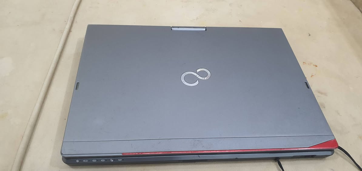 لابتوب فوجستو شاشة لمس وقلاب السعر ١٧٥ الف
المواصفات 
شاشة حجم ١٤ انج لمس مع قلم وقلابة 360 درجة 
هارد ٢٥٦ ssd
رام ٤ جيجا 
الجيل السادس 
معالج كوراي 5
العنوان الاسكان 
***********
