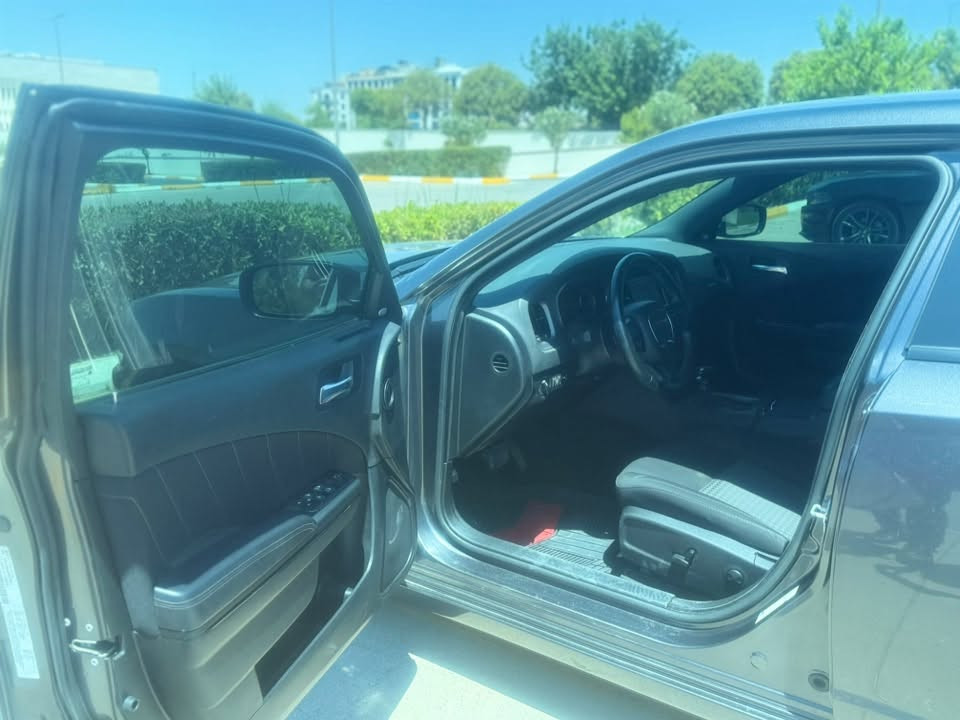 🚗 نوع السيارة: دودج تشارجر

🎨 اللون: رمادي مزرق (تيتانيوم)

📅 الموديل: [2023]

🛣️ الماشي (الكيلومترات): [65]

✨ المواصفات:

 • السيارة نظيفة وبحالة ممتازة

 • حادث بامريكا فقط 

 • المكينة والقير سليمة 100%

 • الداخلية نظيفة وخالية من أي عيوب

💰 السعر: [225] قابل للتفاوض البسيط

📍 الموقع: [اربيل ]

📞 للتواصل والجدية: [***********
