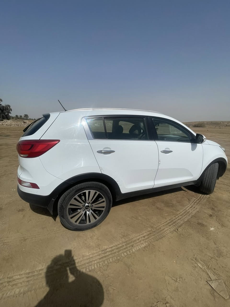 السعر 168$ وبيها مجال 
🚗 كيا سبورتاج 2016 (خليجي) - بحالة ممتازة 🚗
لعشاق النظافة والراحة، سيارة جاهزة ومصروف عليها بالكامل!
• الموديل: 2016 (مواصفات خليجية).
• الحالة العامة: السيارة "خير من الله" وجاهزة للاستخدام فوراً.
• التفاصيل الميكانيكية:
• محرك وكير (جير) مكفولين بشرط الفحص.
• صدر جديد وتخم تاير (إطارات) جديد بالكامل.
• منظومة تبريد جديدة وبطارية جديدة.
• البودي: قطعة واحدة فقط (تبديل باب خلفي جهة اليمين - وكالة).
• الوضع القانوني: سنوية مجددة (غير ساقطة) والتحويل مضمون 100%.
المواصفات الإضافية:
✅ كاميرا خلفية | ✅ سقف بانوراما | ✅ حساسات وقوف | ✅ 6 وسائد هوائية (Airbags).
📞 للتواصل والاستفسار: ***********
