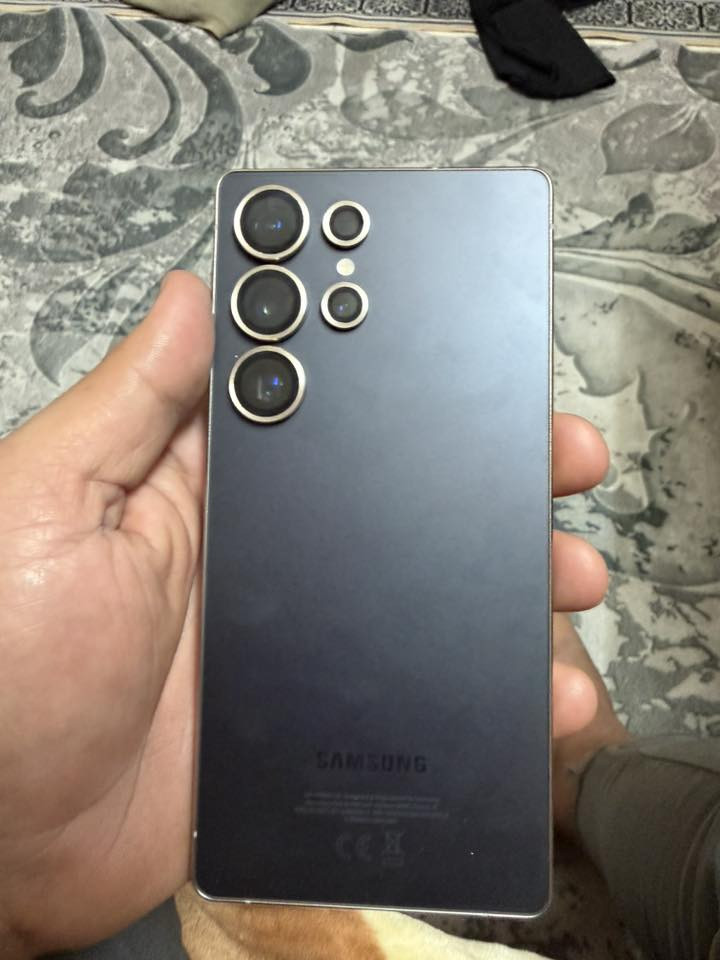 السلام عليكم جهاز سامسونج اس ٢٥ ألترا ٢٥٦ الجهاز جديد نضافه ١٠٠بل١٠٠ عارضه ١١٧٥ عراضه كامله مكان بغداد حي العامل الجهز ضمانه بعده بي *********** واتساب بي
