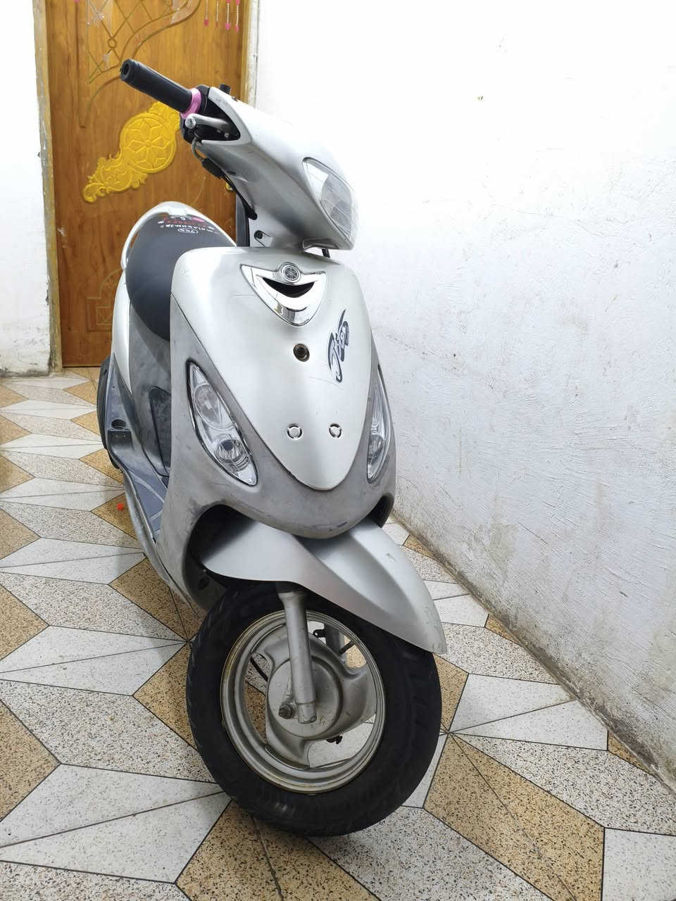 ماكس جديده كلهة شغاله سلف هندر اشاير سكنات ما مفتوحه مشي نهضه خير من الله بوشه 49  ابلاديه لايت عالي وناصي دبلات امامي وخلفي ابريكات اماميه وخلفيه جاهزه اخت الرمبه نعومه كلش حلوه كفرات اصليه امختمه حواضن اصليه عدادات الكهربايات كلها شغاله لا تبخير لا تنقيص ما بيها اي نقص مكان حيانية شارع السيد سعر 625 رقم *********** المو شراي لا ايراسل رجائن
