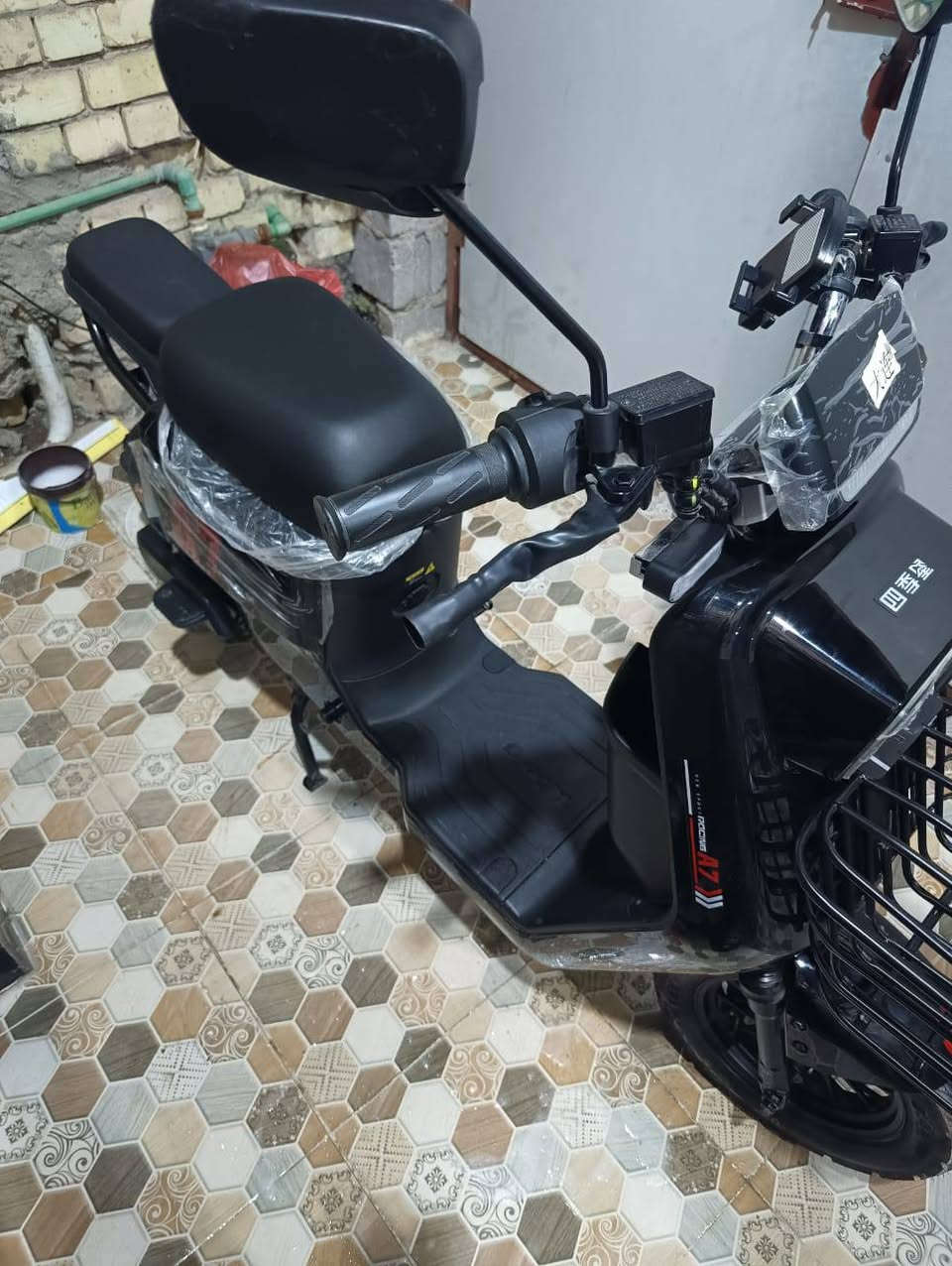 سلام عليكم دراجه شحن للبيع 
مواصفاتها تعرفونها دراجه نضيفه صارلي أقل الشهر من اخذتها دراجه نضيفه بطاريات ليثيوم  السعر 750 وبيها مجال ***********
