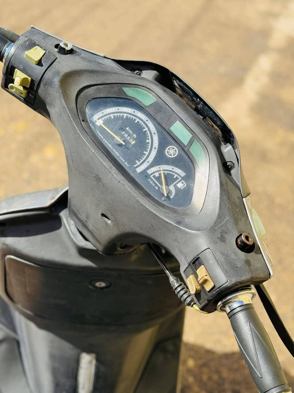 السلام عليكم
دراجة نوع فراشة للبيع لون نفطي (فحل)
الدراجة تسگام مسگمة ... لا أكلك مال حاوية ولا مال بياعه شره ..
محرك ناعم وحلو ..نگره سلف كهربائيات كلها شغاله كفر مختم 

مكاني النجف الاشرف حي الجزيرة  
السعر ٥٠٠وبيها مجال


**إذا كنت صاحب هذا الإعلان وتريد حذفه لأي سبب، رجاءا أرسل رسالة إلى الدعم الفني**