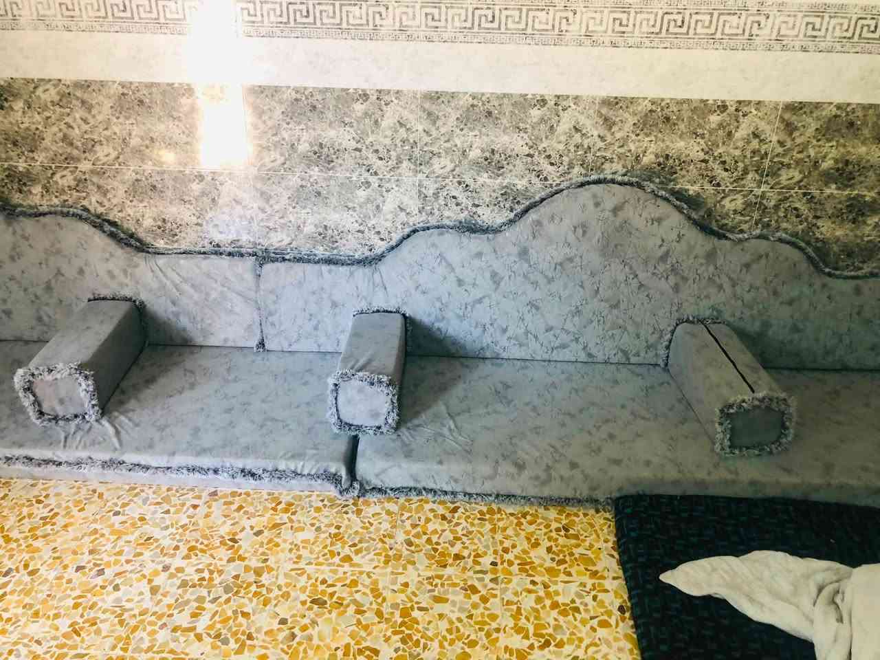 ديوان مستعمل سبع اشهر  مربع 16 متر ديوان نضيف حيل العنوان موصل جانب الايمن سعره 275 وبي مجال. رقم الهاتف
***********
❤️
