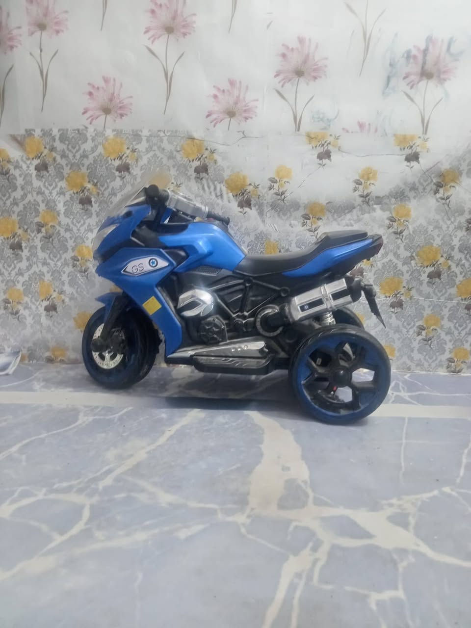 سلام عليكم دراجه مال اطفال عمر ٣ إلى ٧سنوات الدراجه نضيفه مكاني القرنه النهيرات رقمي *********** سعر ١٠٠ أو مراوس ب بايسكل مال اطفال حسب القناعه
