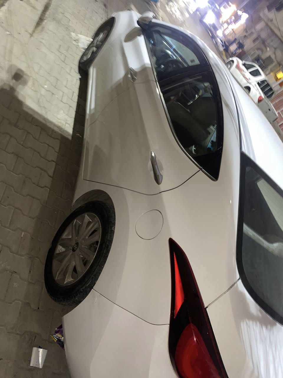 السلام عليكم النترا خليجي ٢٠١٦ محرك ١٨٠٠ دوش محرك كير خير من الله فول مواصفات عدا البصمة صدر جديد تخم تايرات جديد السيارة بيها جاملغ وبنيد وهسة الجاملغ نفسة جهت السائق والباب عدلتهن وصبغتهن الباب والجاملغ وبولشتها بوليش عام سيارة طلعت جديدة عارضها ب١٢٢ وبيها مجال اتصل عل رقم وتدلل مكاني بغداد المنصور ***********
