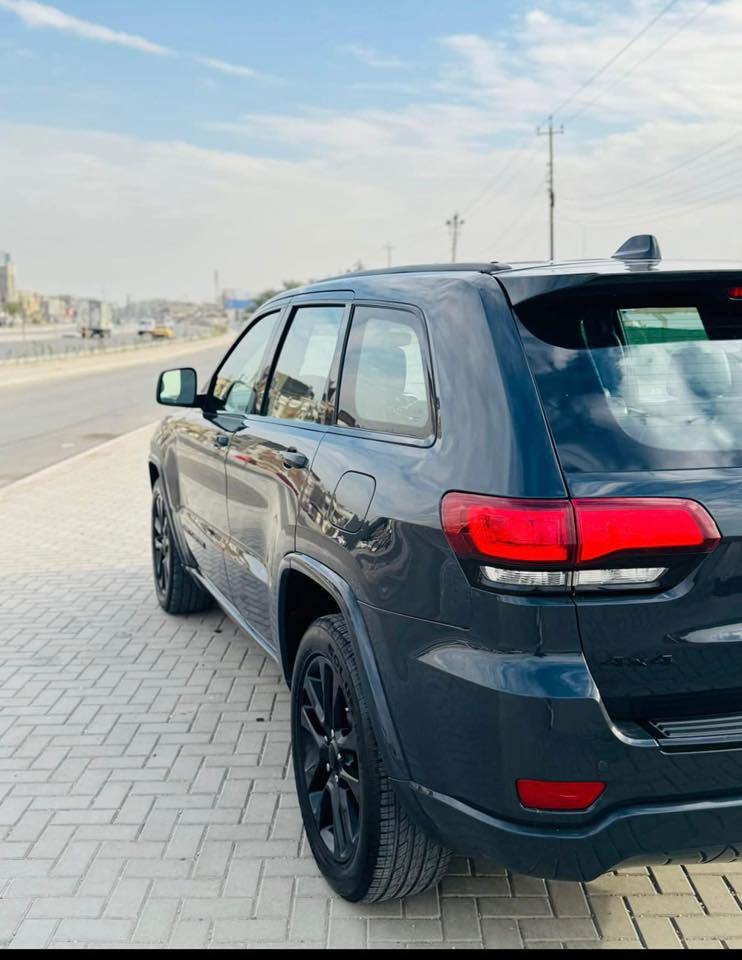 السلام عليكم
للبيع جيب لاردو فئة بلاك توب
موديل 2018 - وارد أمريكي
• السيارة حادثة بنيد و جاملغ
• الجاملغ الثاني ربع منه صبغ
• لون مميز
• رقم سليمانية
• بسمنة السيارة نظيفة جداً
• ما بيها أي نقص
المواصفات:
• كشنات جلد ومخمل
• تدفئة بالكشنات
• تدفئة بالستيرن
• كشنات كهرباء
• صندوك كهرباء
Carplay شاشة كبيرة مع •
• وباقي مواصفات الجيب المعروف
اي استفسار اتصل على الرقم
(‭0776 370 5097‬) مكان السيارة بغداد حي الجهاد 
( )
السعر (182)
